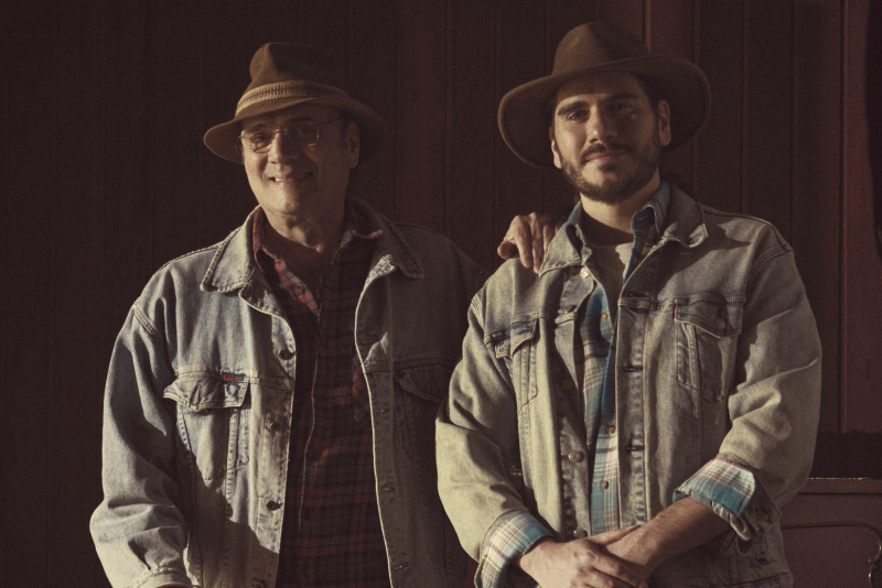 Almir Sater e Gabriel Sater apresentam em agosto a turnê 'Pai e Filho' em Porto Alegre no Auditório Araújo Vianna
