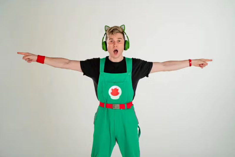 Gato Galáctico realiza Meet & Greet com público infantil no Praia de Belas Shopping