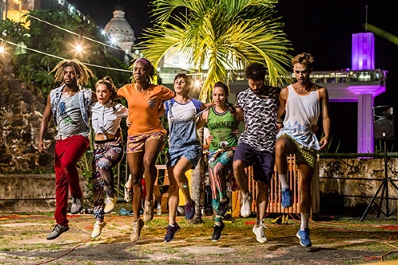 MONTAGEM COLABORATIVA PROPÕE ESPAÇO COMPARTILHADO ENTRE ARTISTAS E ESPECTADORES