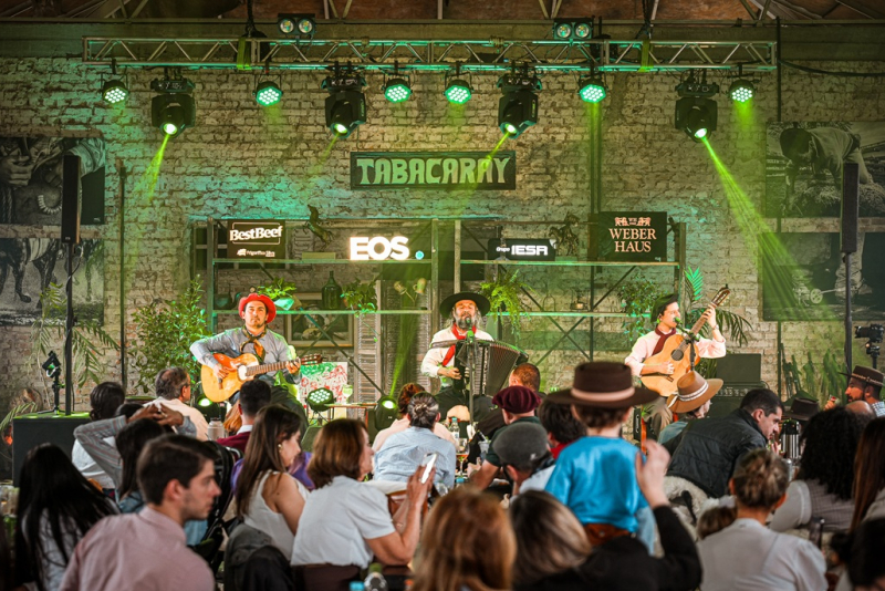 Rancho Tabacaray retoma programação em março com Fogo de Chão no Dia das Mulheres e show de Leonel Gomez em Porto Alegre