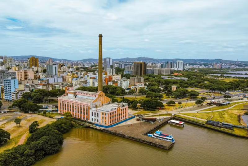 Porto Alegre celebra 254 anos nesta quinta (26) com bolo gigante e festa popular; Baile da Cidade movimenta a Redenção no sábado (28)