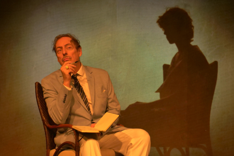 'Morte em Veneza' chega a Porto Alegre com Roberto Cordovani em adaptação teatral de clássico de Thomas Mann