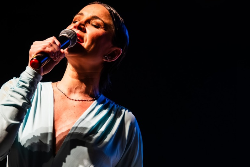 Paseo Zona Sul recebe show gratuito em homenagem a Elis Regina e promove programação especial sobre maternidade em Porto Alegre