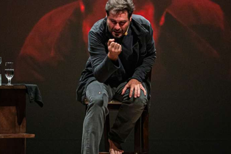 Thiago Lacerda apresenta 'Quem está aí? Monólogos de Shakespeare', neste sábado (13), no Teatro do Sesc Canoas