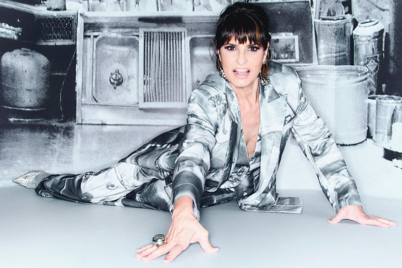Fernanda Abreu retorna a Porto Alegre com a turnê especial que celebra os 30 anos do histórico álbum 'Da Lata'