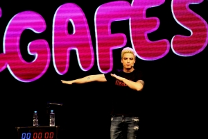 Felipe Neto lota duas sessões do espetáculo Megafest em Porto Alegre 