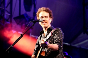 Nando Reis faz público vibrar em noite de Pepsi Twist Land
