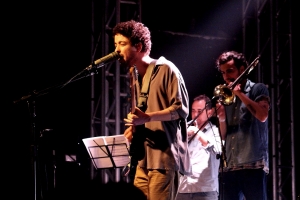 Cícero encanta em show de lançamento de novo álbum em Porto Alegre