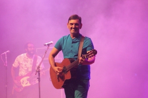 Paulo Miklos faz show de divulgação de novo álbum e clássicos dos Titãs em Porto Alegre