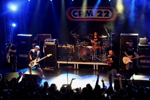 CPM 22 lota o Opinião em show de divulgação do álbum 'Suor e Sacrifício' 