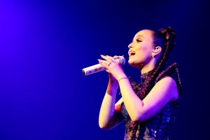 Larissa Manoela encanta em show no Auditório Araújo Vianna em Porto Alegre