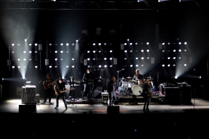 Em noite de rock, Capital Inicial lota Araújo Vianna com a turnê 'Sonora'
