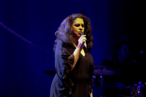 Gal Costa emociona o público em noite de homenagem a Milton Nascimento