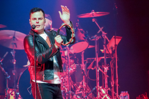 Marc Martel empolga em noite de tributo ao Queen em Porto Alegre