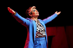 Heloisa Périssé apresenta em dezembro na capital o espetáculo 'A Iluminada'